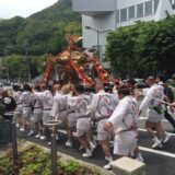 伝統ある、神戸二宮神社のお神輿の担ぎ手をさせて頂きました。